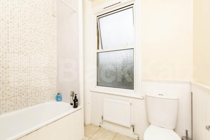 top floor 1 bedroom property in the heart of Crouch end Glebe Road, Crouch End